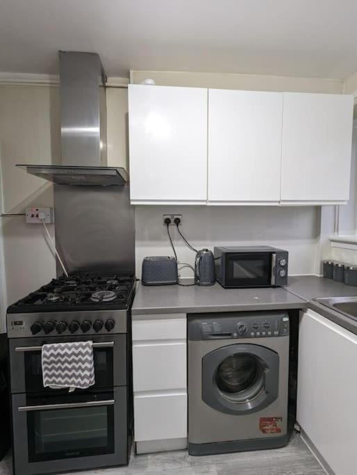 3 Bedroom Apartment Sleeps 8 Edinburgh Exterior photo